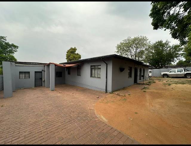 12 BEDROOM HOUSE FOR SALE IN TEDSTONEVILLE